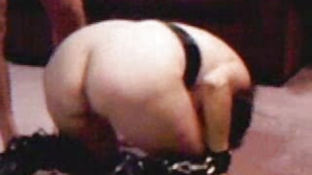 aizmigu erotika un sekss uz dīvāna