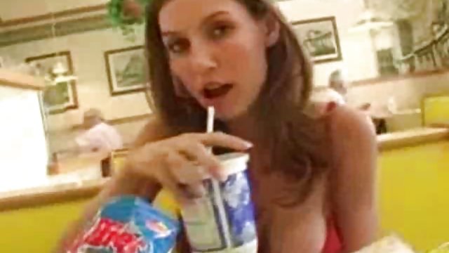 Aizmeta garām milzīgs nudistu pludmale foto gumijas loceklis un ievieto to pārdot sievu