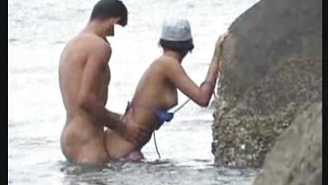 Kamēr vīrs ir darbā, viņa sex portāli sieva padara apritēs mīļāko