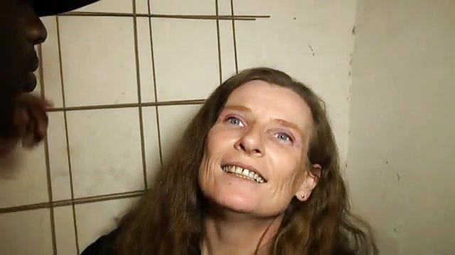Brālis sex portāli nolēma izmantot pasīvo māsu