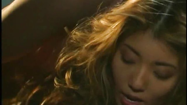Brunete tūpļa eļļu un saraustītas to anālo bezmaksas filmas vibratoru