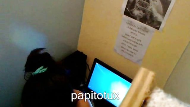 Jaunais darbinieks drāž nobriedušu priekšniecei valkā krievu sex filmas zeķes birojā