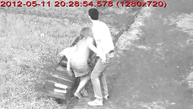 Vairāki pāri krievu swingers iestudētas sexa iepazisanas grupas pludmalē