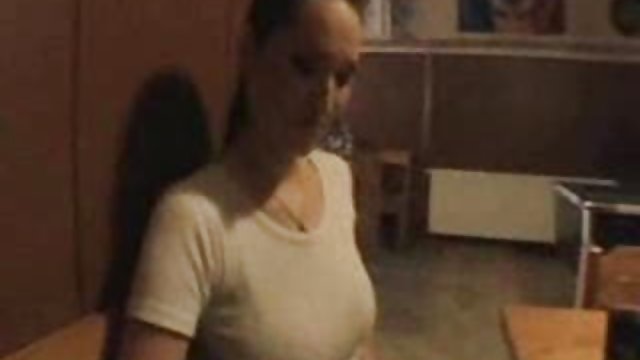 Skuķene ir saraustītas sieviete mekle virieti sexsam banānu mašīnā un beidz