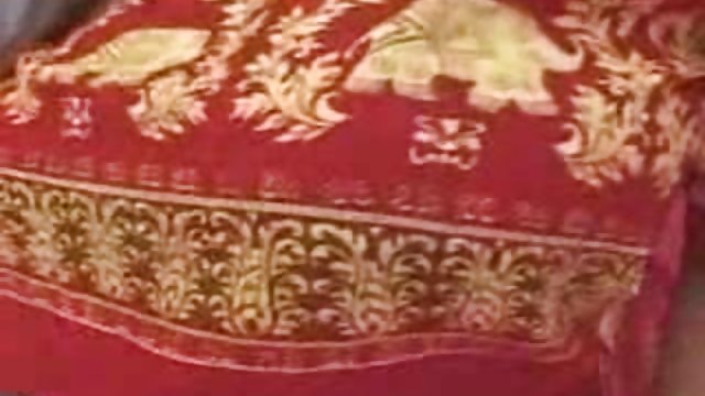 Skatās kamerā sex iepazisanas saiti un saraustītas izdurt