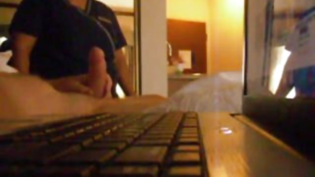 Māte ir veikusi dēlam blowjob iepazisanas adreses un atļāva izdrāzt anālo atveri