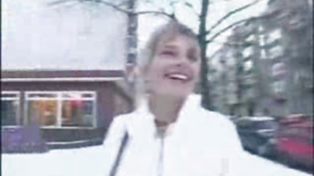 Jaunā sieva grūtniece izģērbsies mekleju seksu uz kameru